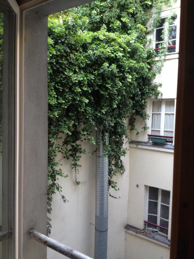 Louvre St Germain Rue Verneuil Parijs